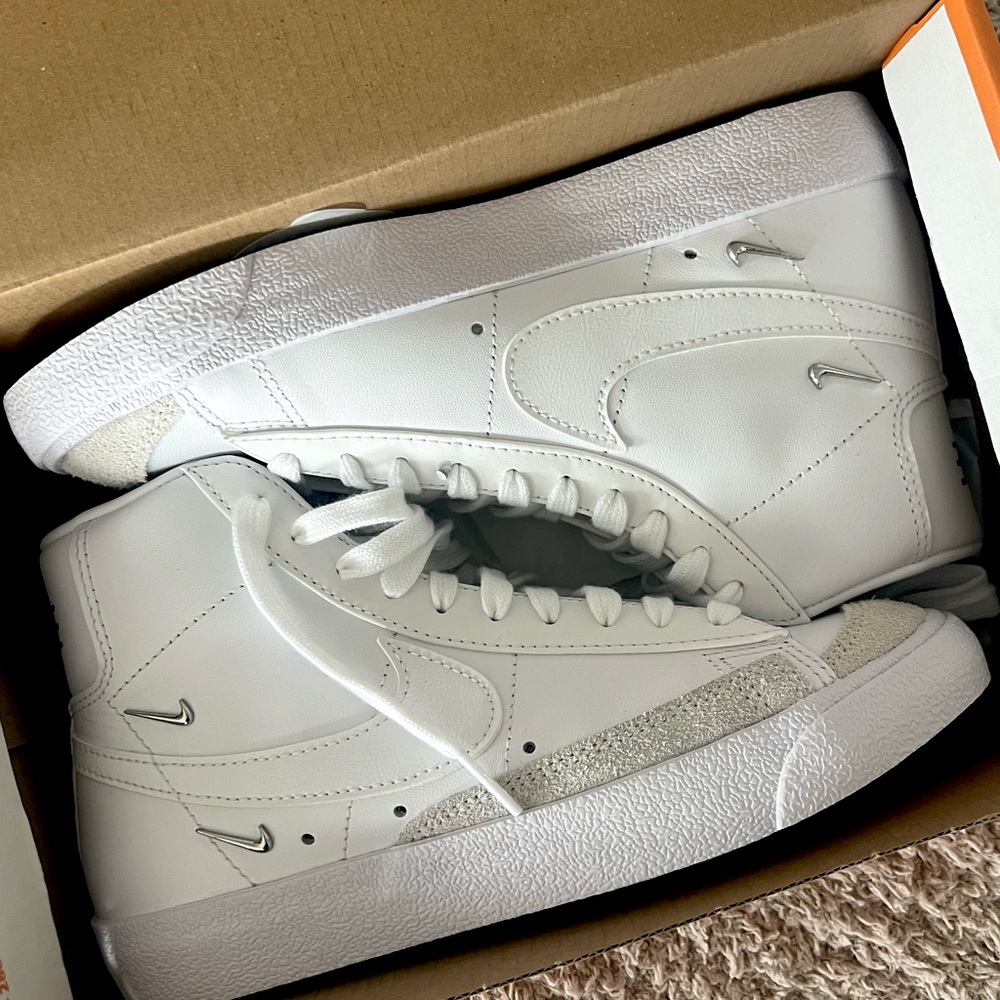 BRAND NEW Nike Women’s Blazer Shoes size 6.5, NWOT